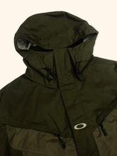 Load image into Gallery viewer, Oakley Baggy Fit Snowboard Winter Jacket (M/L)