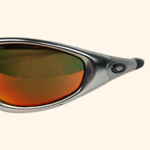 Lade das Bild in den Galerie-Viewer, Oakley Vintage 1999 Straight Iridium