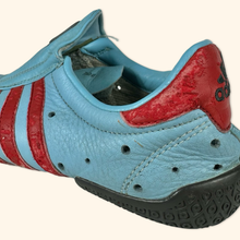 Load image into Gallery viewer, Vintage Adidas Mei 2003 (EU42)