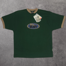 Lade das Bild in den Galerie-Viewer, Vintage 90s Deadstock Oversized Slut T-Shirt (M)