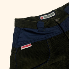 Load image into Gallery viewer, Cordon Sport 2000s Cord Baggys Shorts (L)