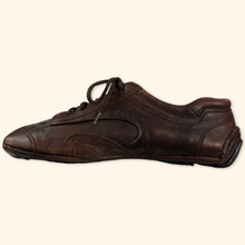 Lade das Bild in den Galerie-Viewer, Prada Vintage 2000s Leather Trainer (EU42)