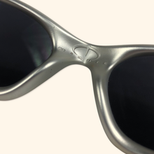 Lade das Bild in den Galerie-Viewer, Vintage 2000s Oakley Minute