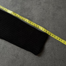 Lade das Bild in den Galerie-Viewer, Vintage 2000s Ripped Slim Fit Sweater (L)