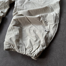 Lade das Bild in den Galerie-Viewer, Nike 2000s Parachute 3/4 Shorts (XL)