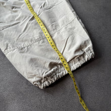 Lade das Bild in den Galerie-Viewer, Nike 2000s Parachute 3/4 Shorts (XL)
