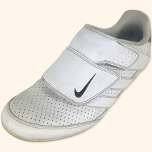 Lade das Bild in den Galerie-Viewer, Nike 2009 Gorpcore Trainer (EU42,5)