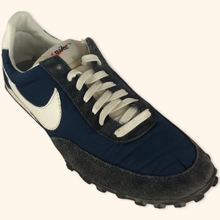 Lade das Bild in den Galerie-Viewer, Nike 2000s Waffle Racer (EU42)