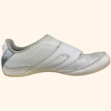 Lade das Bild in den Galerie-Viewer, Nike 2009 Gorpcore Trainer (EU42,5)