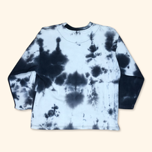 Lade das Bild in den Galerie-Viewer, Dognose Y2K Skater Sweater (XS)