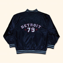 Lade das Bild in den Galerie-Viewer, Vintage Embroidered Detroit Bomber Oversized Jacket (XS)
