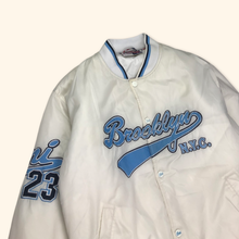 Lade das Bild in den Galerie-Viewer, Karl Kani Vintage Brocklyn Bomber Jacket (L)