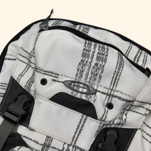 Lade das Bild in den Galerie-Viewer, Oakley Steel Logo Backpack