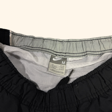 Load image into Gallery viewer, Nike 2000s Sport Shorts (M)
