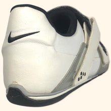 Lade das Bild in den Galerie-Viewer, Nike 2000s Fixed Speed Trainer (EU44,5)
