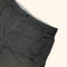 Lade das Bild in den Galerie-Viewer, Nike 2000s Shorts (XXL)
