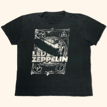 Lade das Bild in den Galerie-Viewer, Led Zeppelin 2011 Sun Faded T-Shirt (XL)
