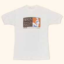 Lade das Bild in den Galerie-Viewer, Vintage 80s Berlin Komische Oper Ballet T-Shirt (M)
