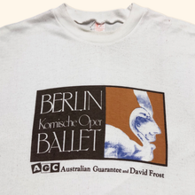 Lade das Bild in den Galerie-Viewer, Vintage 80s Berlin Komische Oper Ballet T-Shirt (M)
