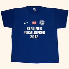 Lade das Bild in den Galerie-Viewer, FOTL Nike Hertha BSC Pokalsieger 2012 T-Shirt (XL)
