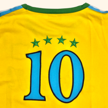 Lade das Bild in den Galerie-Viewer, 32DC Brazil Soccer Team 10 T-Shirt (M)
