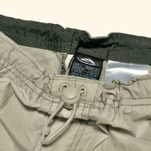 Load image into Gallery viewer, Nike ACG Vintage 2000s Parachute Pants (L)
