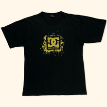 Load image into Gallery viewer, DC 2000s T-Shirt (M/L)
