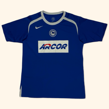 Load image into Gallery viewer, Nike Total 90 Hertha BSC 2005/2006 Football Shirt (XS/S)
