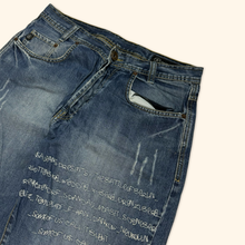 Load image into Gallery viewer, Casa Printed 2000s Jeans (M)
