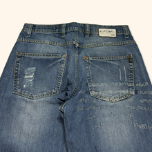 Load image into Gallery viewer, Casa Printed 2000s Jeans (M)
