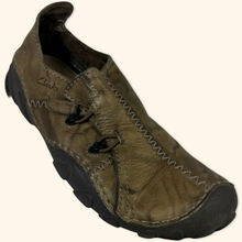 Load image into Gallery viewer, Clarks 2000s Outdoor Shoes (EU41.5)
