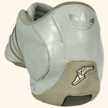 Load image into Gallery viewer, Adidas Good Year 2008 Trainer (EU44)
