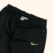 Lade das Bild in den Galerie-Viewer, Nike Vintage 90s White Tag Push Buttom Jogger Track Pants (M)
