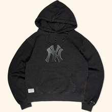 Lade das Bild in den Galerie-Viewer, Oakley New York Yankees Hoodie (S)
