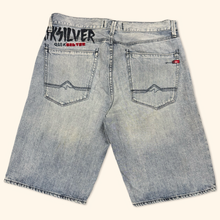 Lade das Bild in den Galerie-Viewer, Quiksilver 2000s Spell Out Shorts (L)
