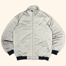 Lade das Bild in den Galerie-Viewer, Nike 2000s Silver Track Jacket (M/L)
