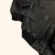 Lade das Bild in den Galerie-Viewer, Vintage 1990s Oversized Leather Jacket (L/XL)
