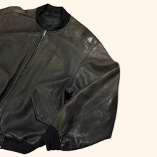 Lade das Bild in den Galerie-Viewer, Vintage 1990s Oversized Leather Jacket (L/XL)

