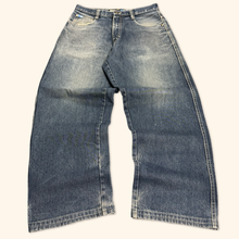 Load image into Gallery viewer, Southpole Vintage 1992 Cypress Hill Patch Baggy Jeans (M)
