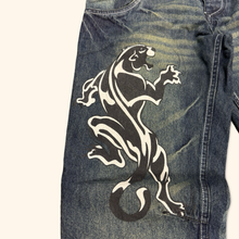 Load image into Gallery viewer, Printed 2000s Straight Leg Jeans (S/M)
