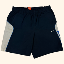 Load image into Gallery viewer, Nike Sport Shorts (M)
