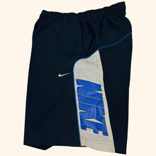 Load image into Gallery viewer, Nike Sport Shorts (M)
