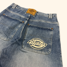 Lade das Bild in den Galerie-Viewer, Dickes Vintage 2000s Skate Baggy Jeans (M/L)
