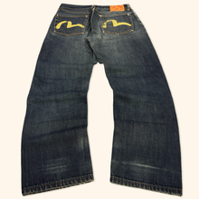 Lade das Bild in den Galerie-Viewer, Evisu Japanese Denim 2000s Straight Leg Jeans (M)
