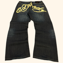 Lade das Bild in den Galerie-Viewer, Ed Hardy Vintage 2000s Spell Out Straight Leg Jeans (L)
