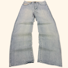 Lade das Bild in den Galerie-Viewer, 2000s Printed Straight Leg Jeans (L)
