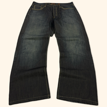 Lade das Bild in den Galerie-Viewer, Ed Hardy Vintage 2000s Spell Out Straight Leg Jeans (L)
