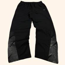 Lade das Bild in den Galerie-Viewer, Nike The Atletic Dept Track Pants Jogger (L)
