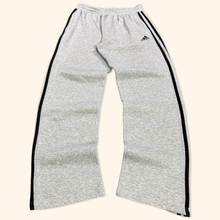 Lade das Bild in den Galerie-Viewer, Adidas 2000s Track Pants Baggy Jogger (L)
