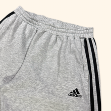 Lade das Bild in den Galerie-Viewer, Adidas 2000s Track Pants Baggy Jogger (L)
